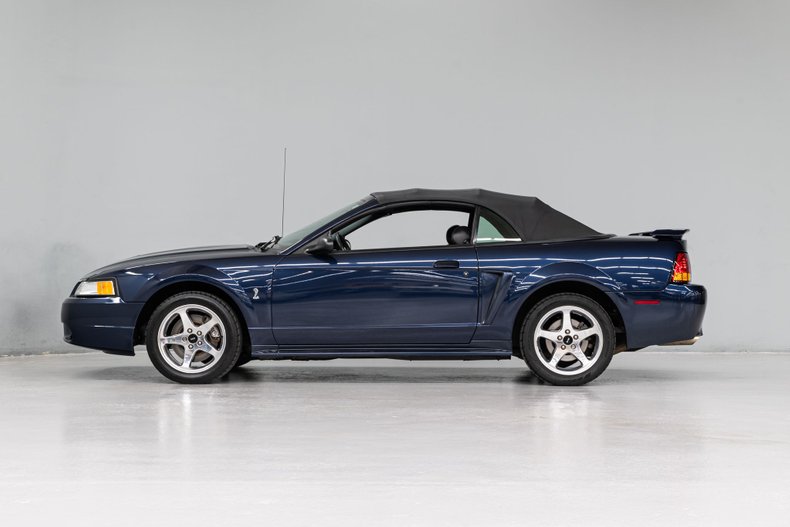 2001 Ford Mustang 2