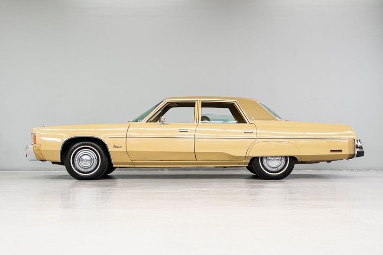 1977 Chrysler Newport 2