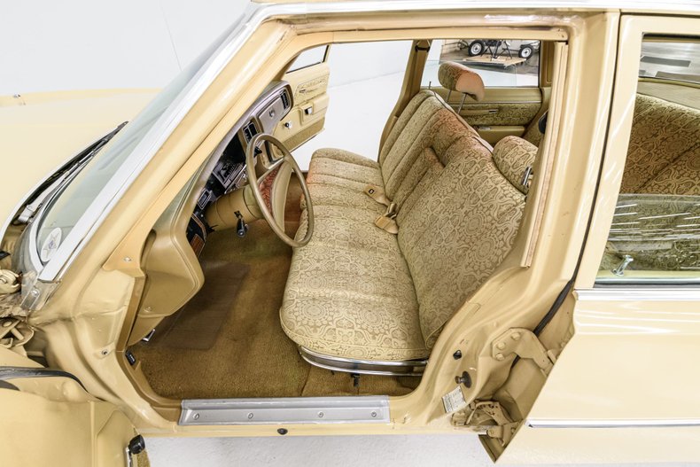 1977 Chrysler Newport 24