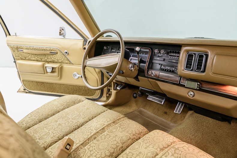 1977 Chrysler Newport 16