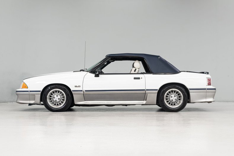 1988 Ford Mustang GT 2