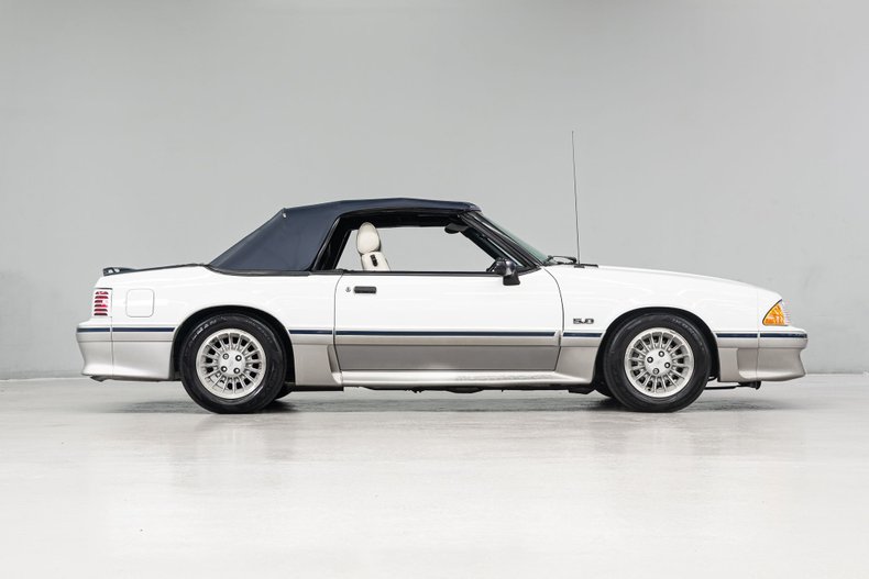 1988 Ford Mustang GT 7