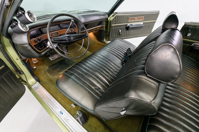 1969 Ford Galaxie XL Sportsroof 13