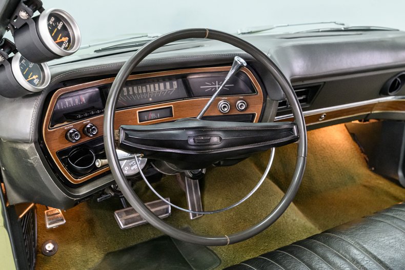 1969 Ford Galaxie XL Sportsroof 11