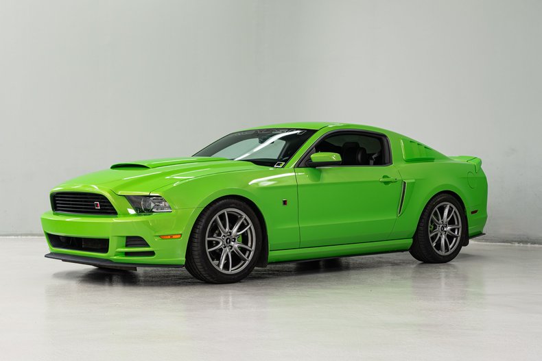 2013 Ford Mustang 1