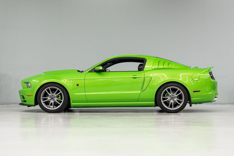 2013 Ford Mustang 2