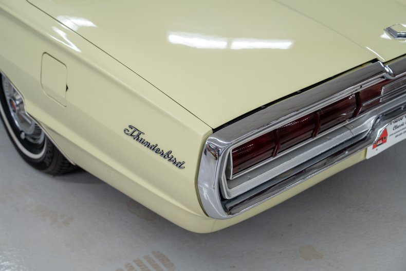 1966 Ford Thunderbird 47