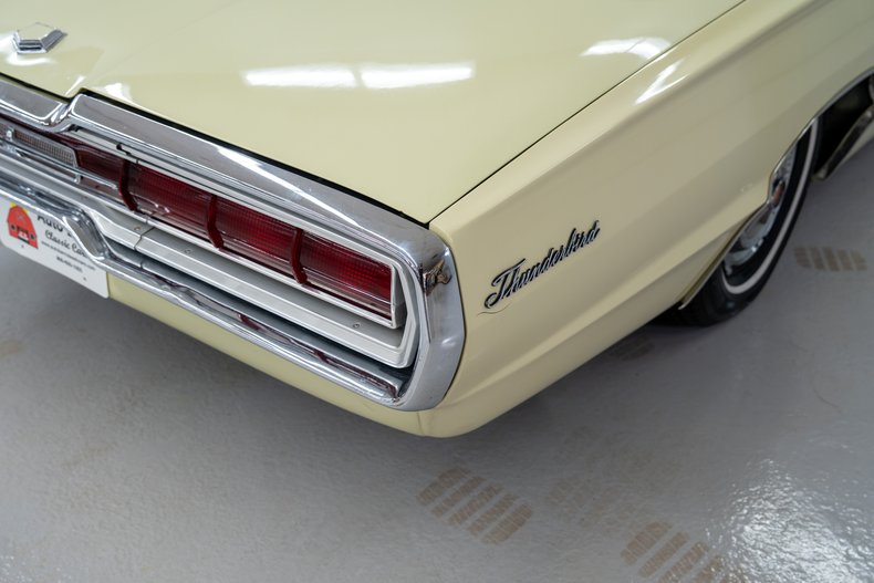 1966 Ford Thunderbird 52
