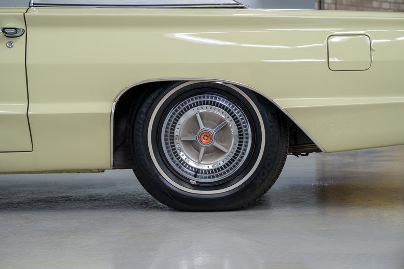 1966 Ford Thunderbird 30