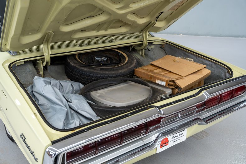 1966 Ford Thunderbird 26