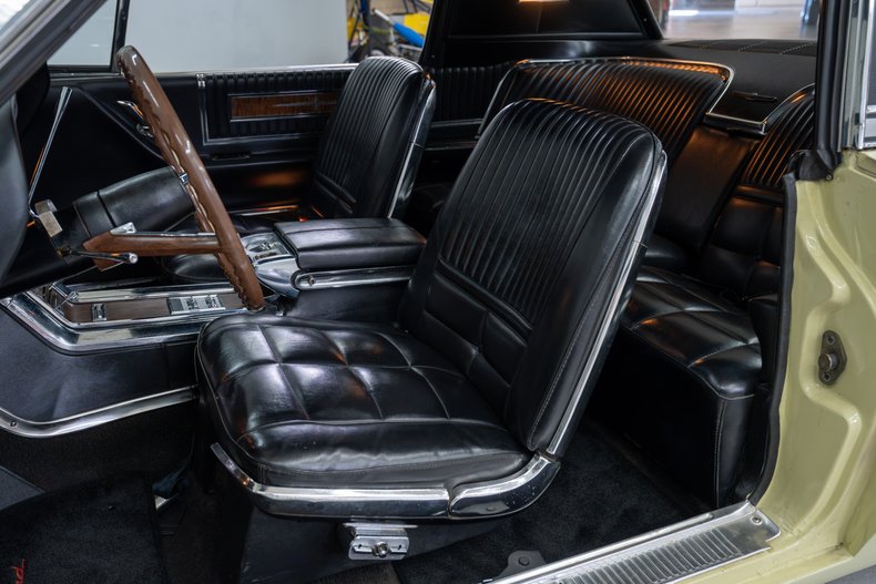 1966 Ford Thunderbird 22