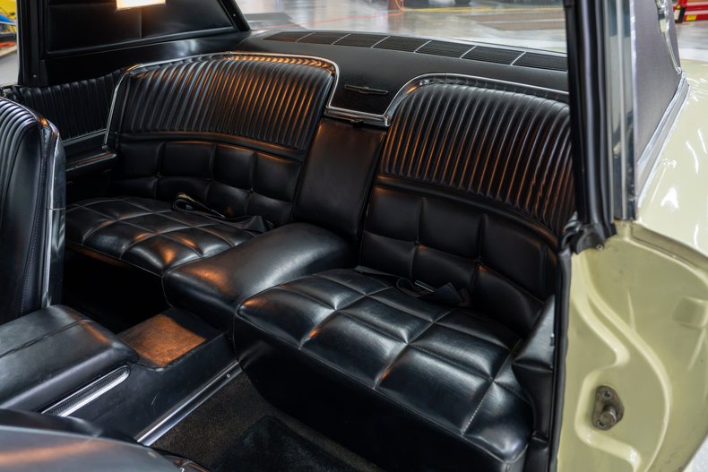 1966 Ford Thunderbird 24