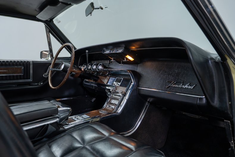 1966 Ford Thunderbird 18