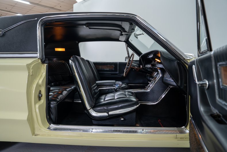 1966 Ford Thunderbird 19