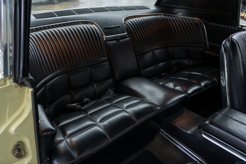 1966 Ford Thunderbird 25
