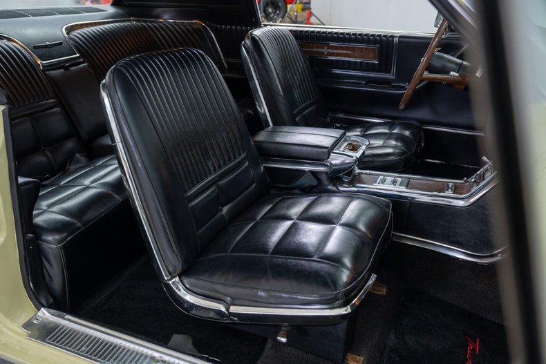 1966 Ford Thunderbird 23