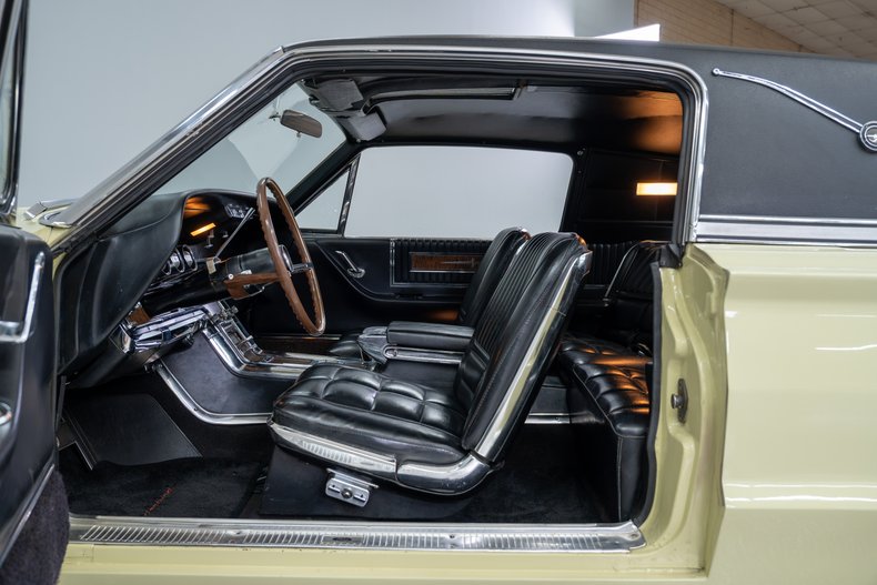 1966 Ford Thunderbird 21