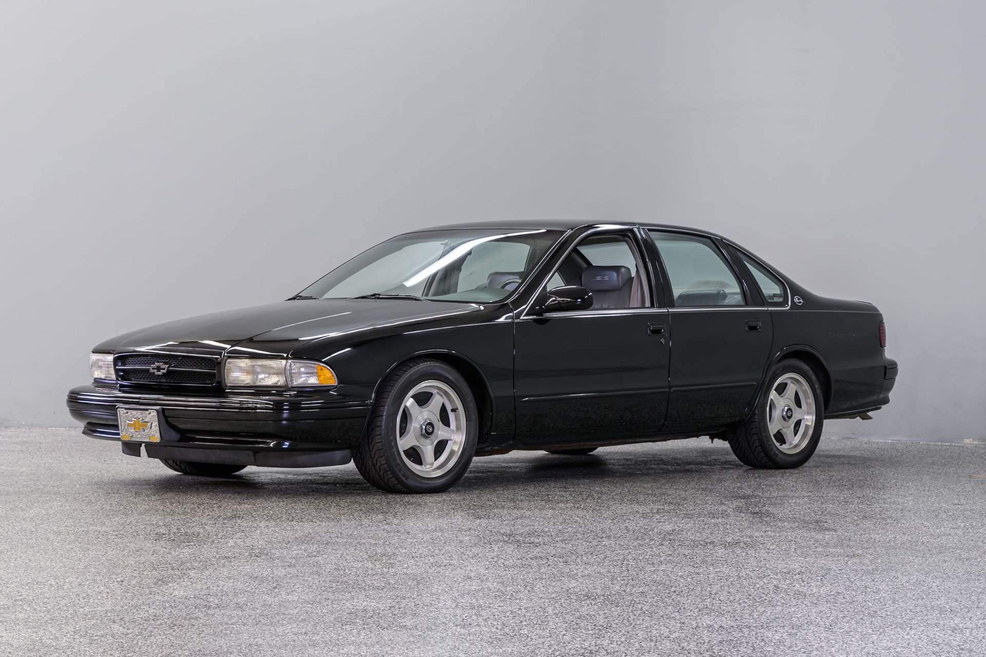 thumbnail image 2 of Micro Rim Black Honeycomb Grille Assembly For 1994-1996 Chevy Impala SS & 91-96 Caprice 2 of 6