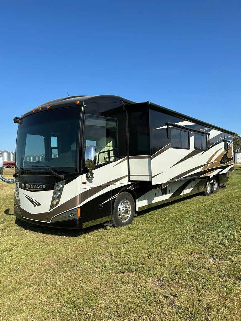 2013 WINNEBAGO MOTORHOME FREIGHTLINER CHASSIS | Adrenalin Motors