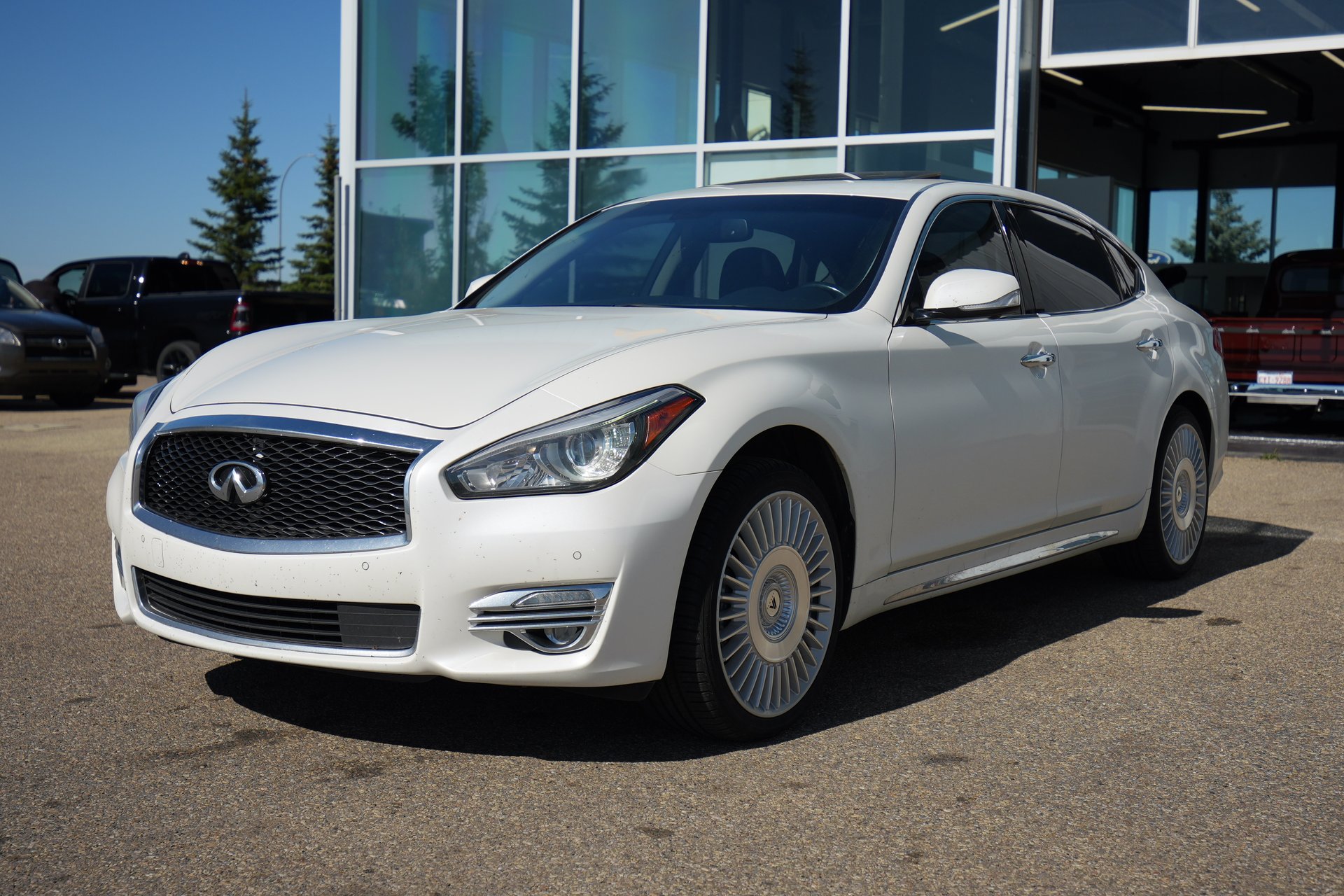 2016 INFINITI Q70L | Adrenalin Motors