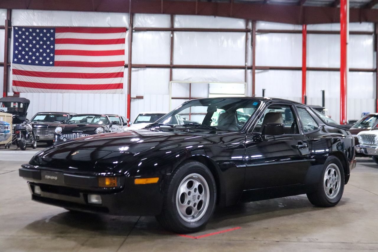 Porsche 944 Black