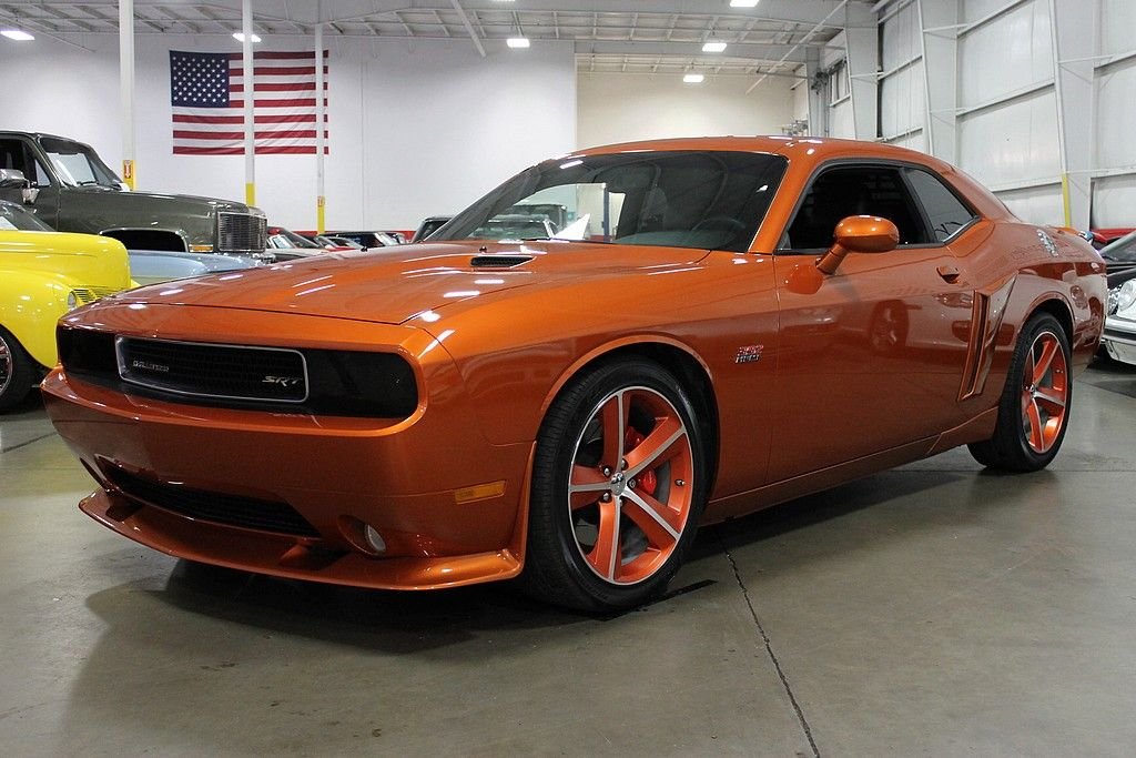 2011 dodge challenger srt 8