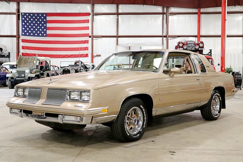 1986 Oldsmobile Cutlass Supreme 5.0L V8 4-Speed Automatic Coupe 2G3GM47H2G2...