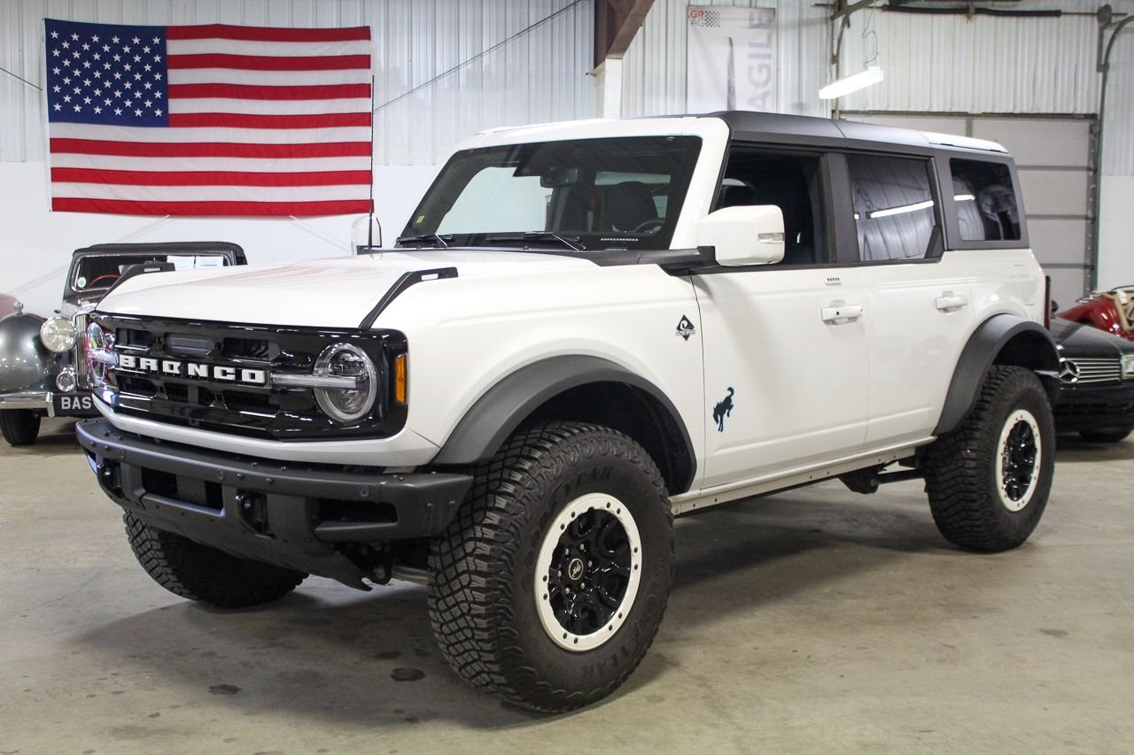 2022 ford bronco outer banks package