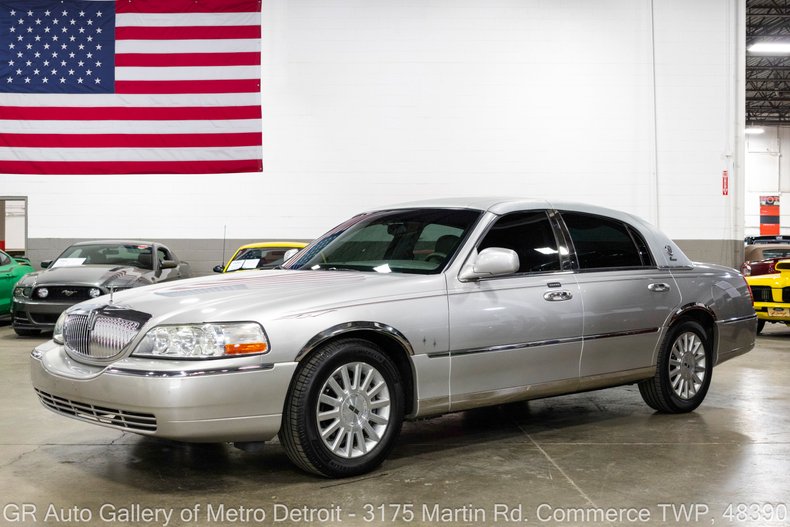 2004 Lincoln Town Car Signature