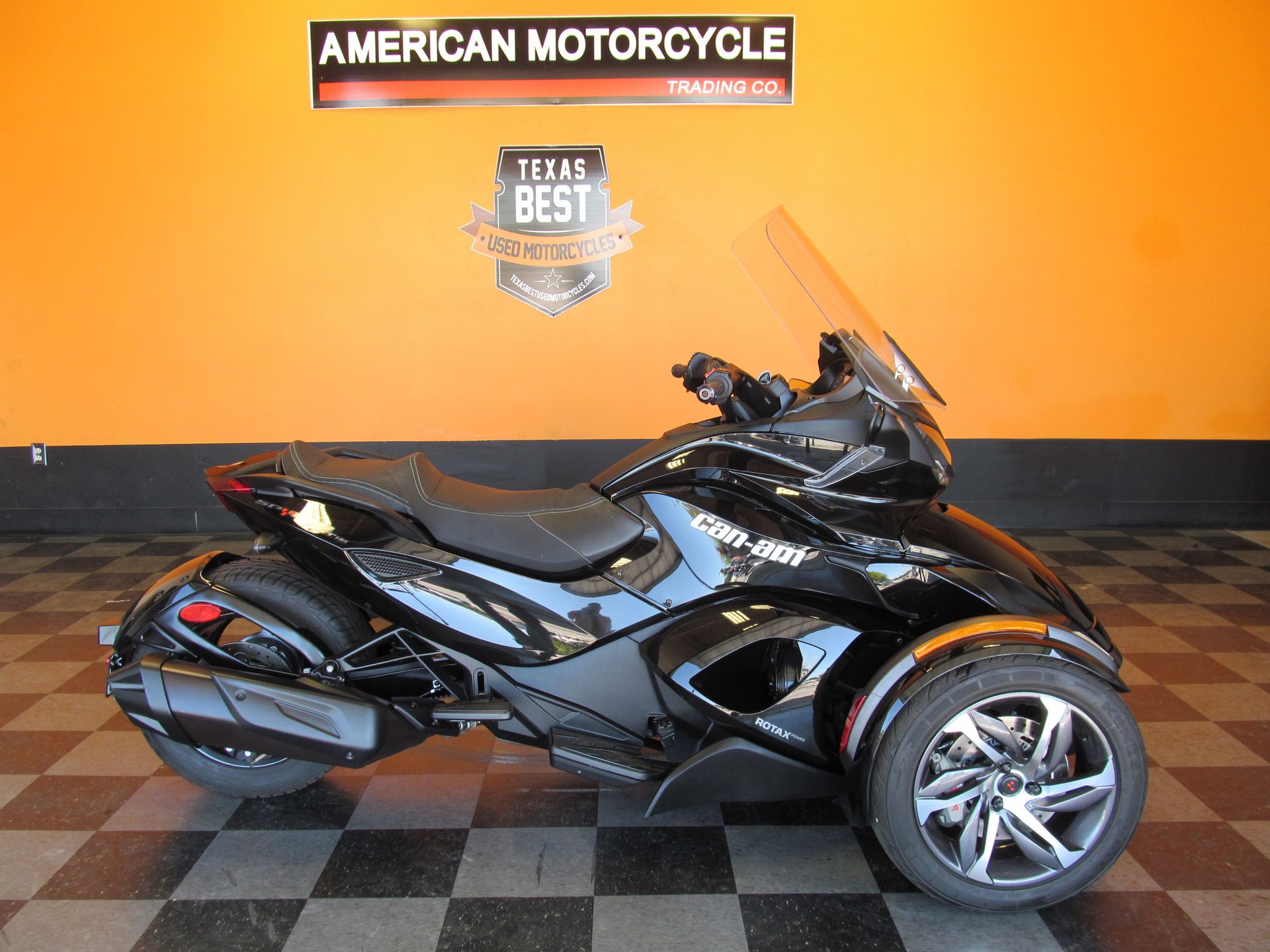 2014 can am spyder sts