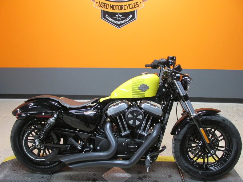 XL 1200 Forty-Eight Benzinflasche (S. 3) - Milwaukee V-Twin