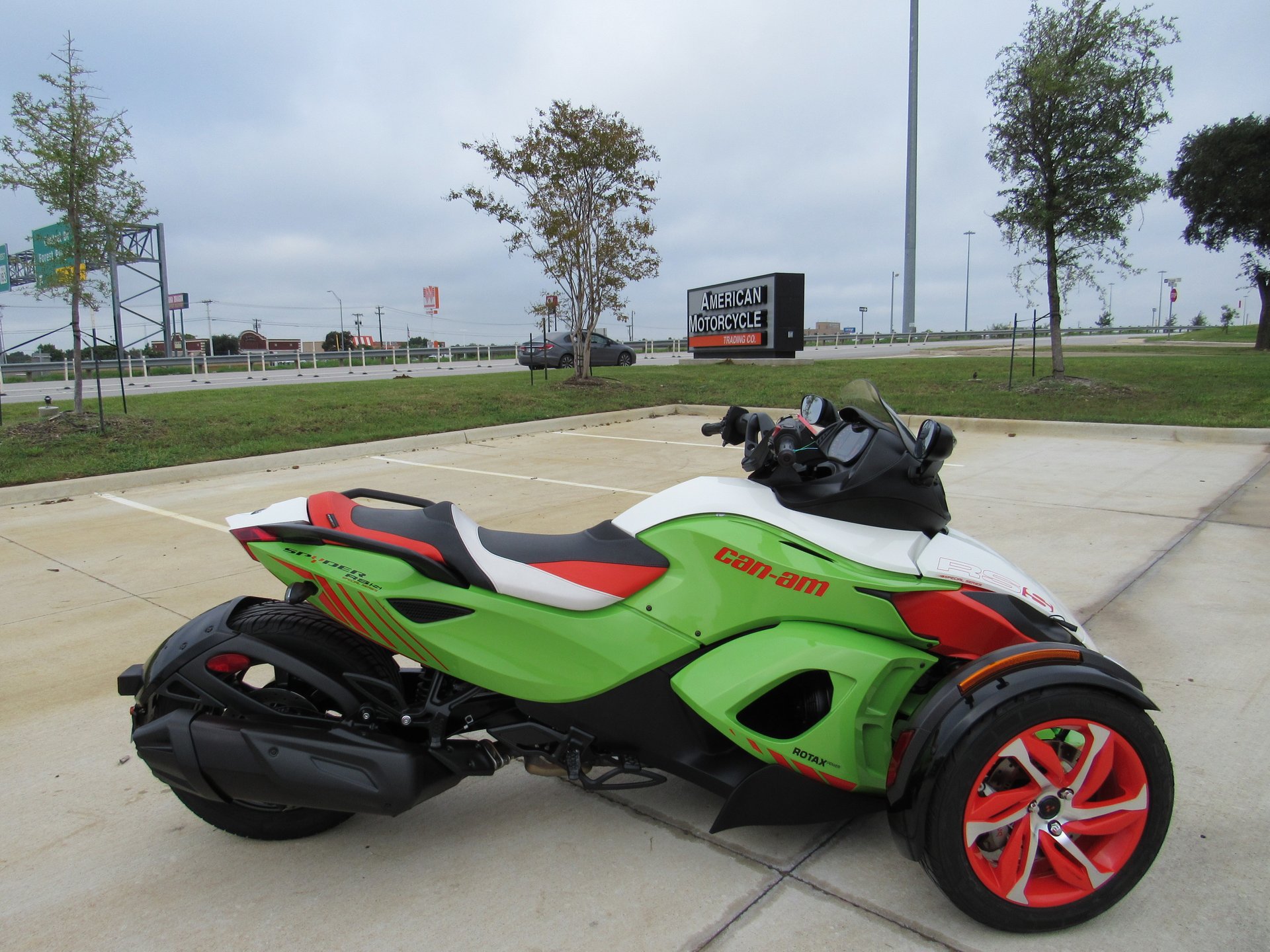 CAN AM Spyder RS-S: CAN AM Spyder RS-S