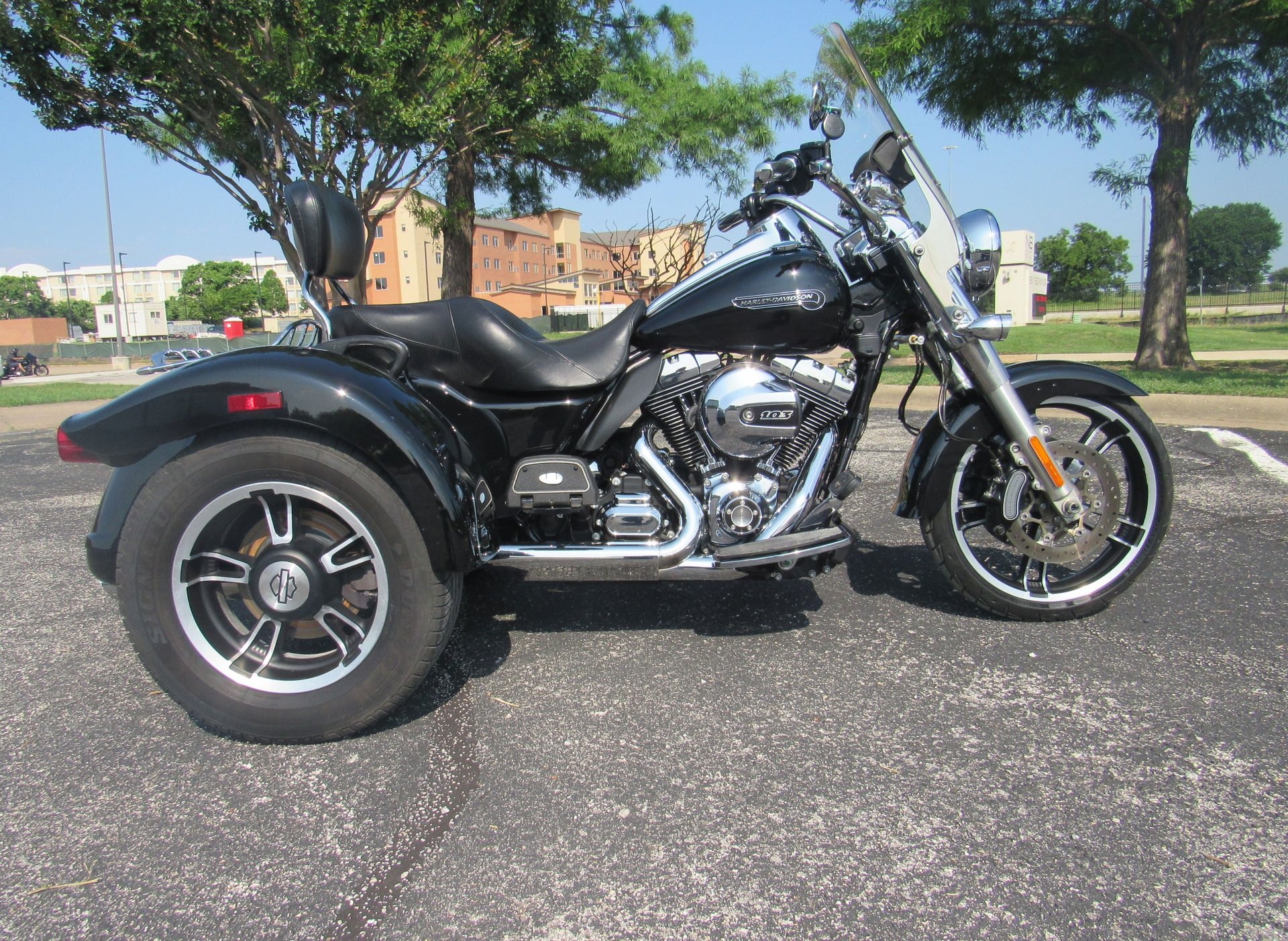 thumbnail image 2 of RJS Originals Mid Frame Heat Deflectors For Harley Freewheeler Trike (2015-2024) – USA Made 2 of 3