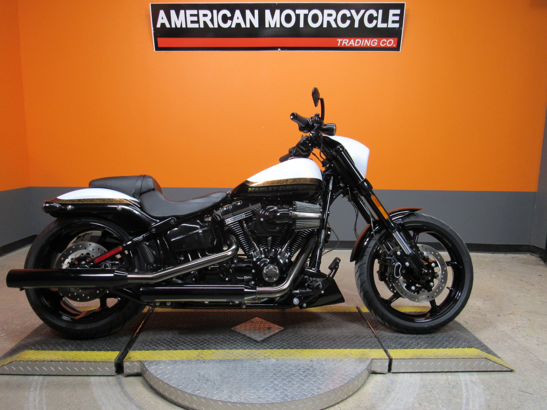 2016 Harley Davidson Cvo Softail Breakout American Motorcycle Trading