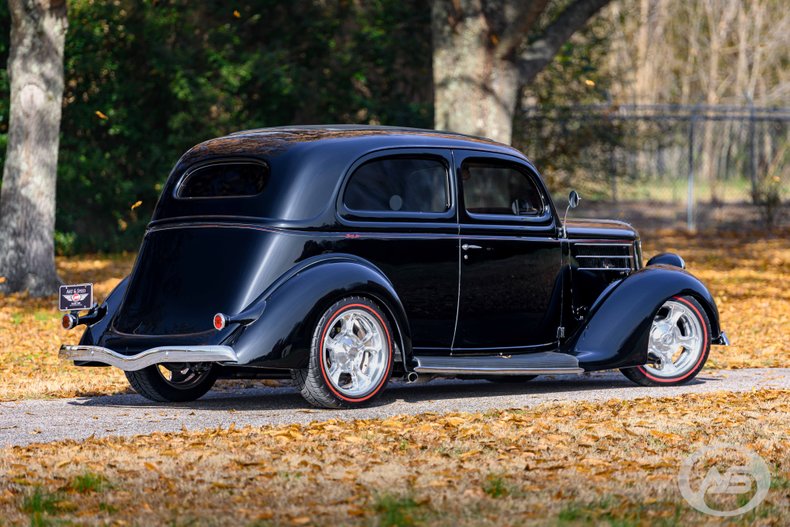 1936 Ford Deluxe 51