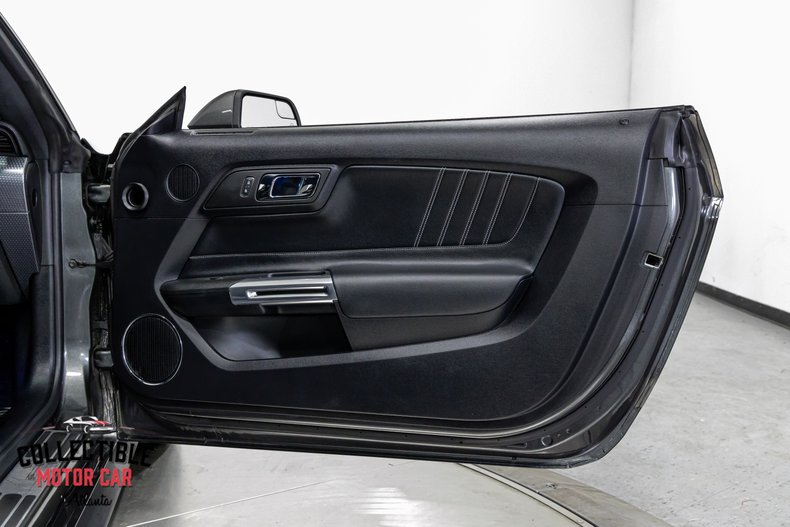 2016 Ford Mustang 107