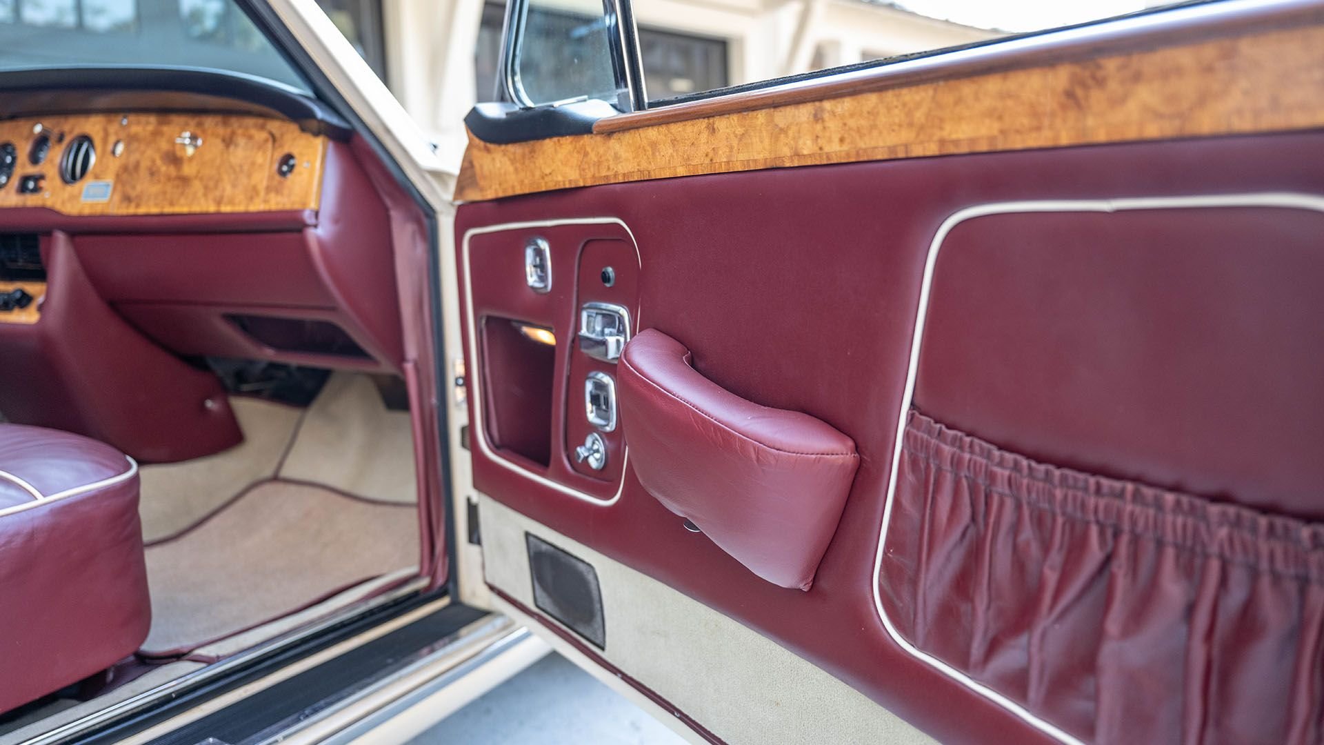 1971 rolls royce corniche convertible