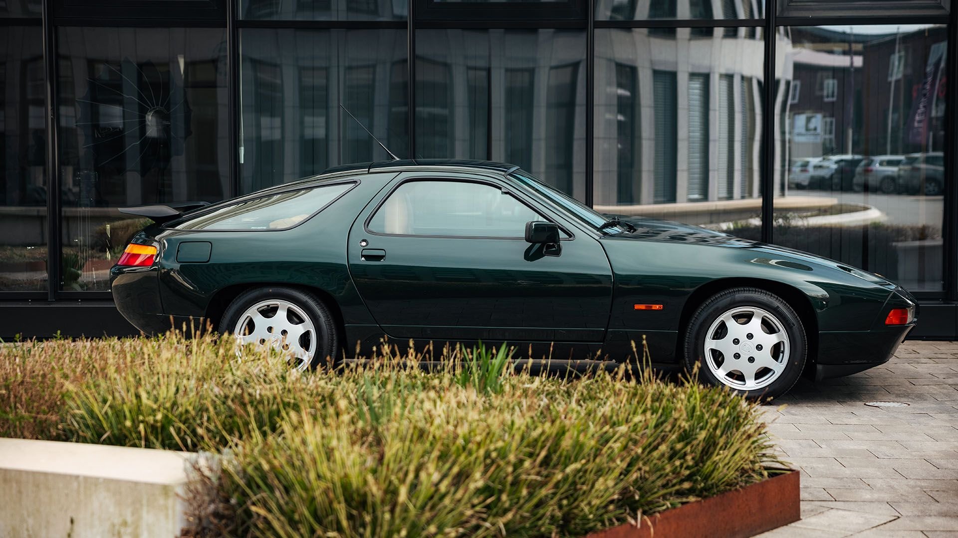 1989 Porsche 928 Club Sport | Monterey Jet Center 2024 | Collector Car ...