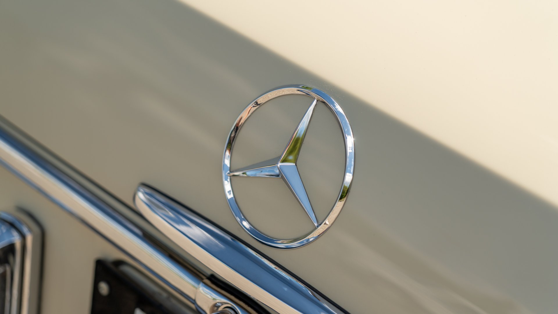 Broad Arrow Auctions | 1969 Mercedes-Benz 280 SE Cabriolet