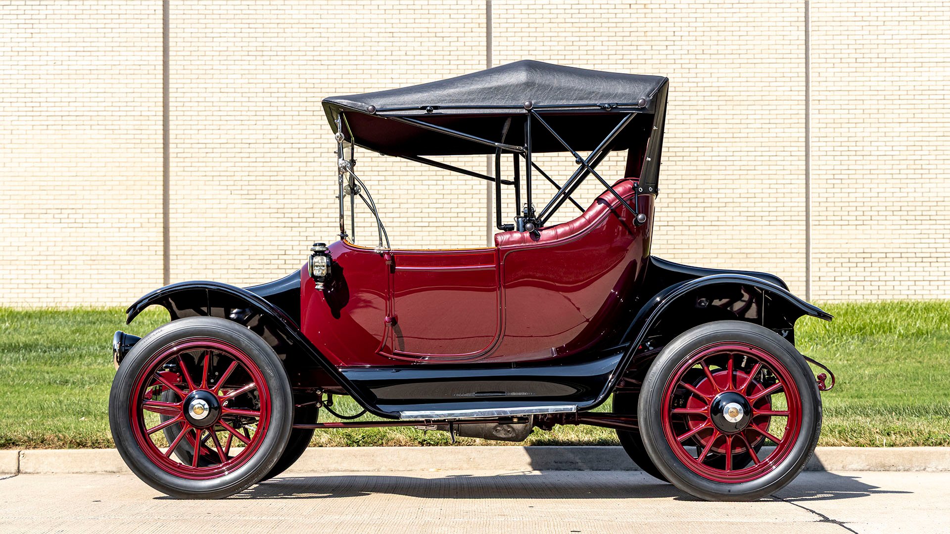 Broad Arrow Auctions | 1914 Detroit Electric Model 46 Gentleman's Roadster