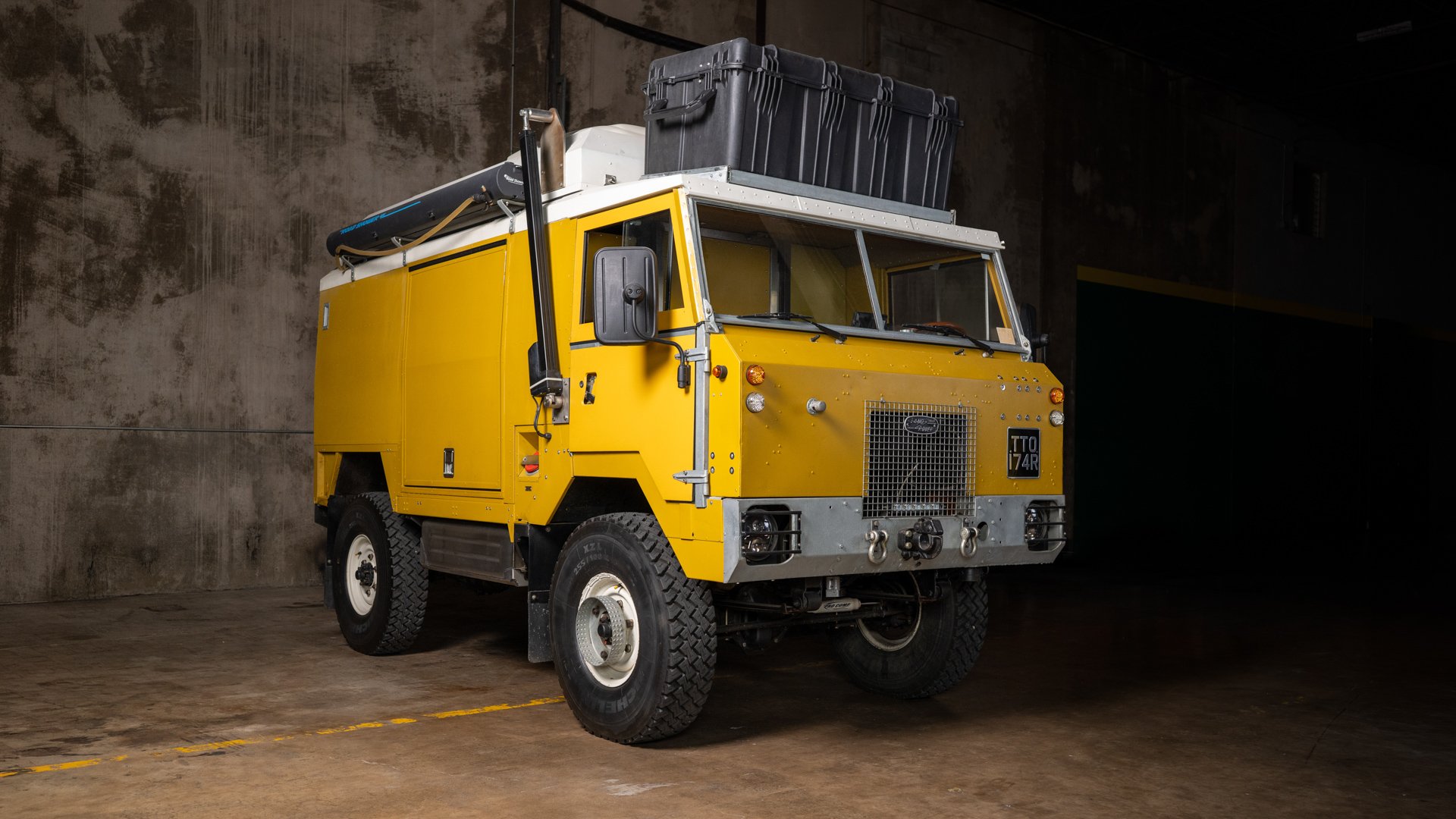 1977 Land Rover 101 Forward Cont...