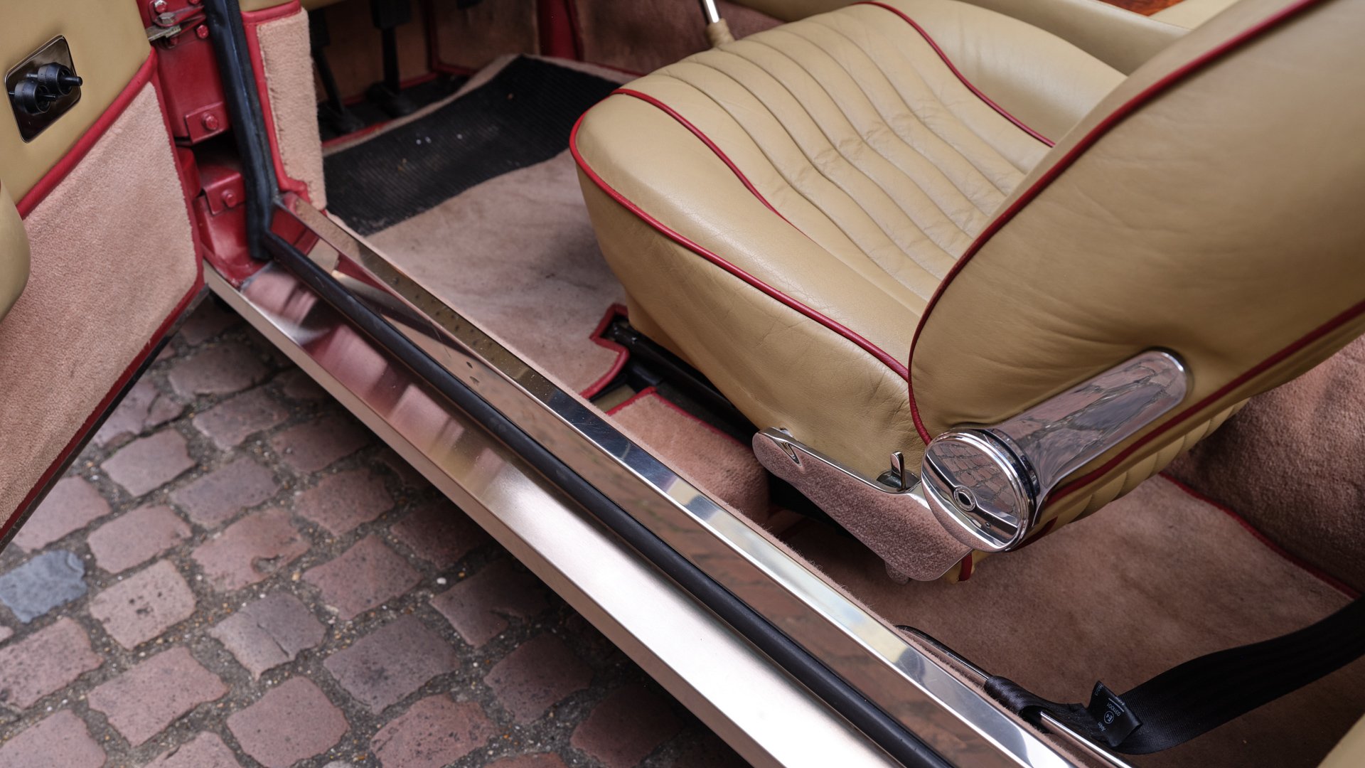Broad Arrow Auctions | 1987 Aston Martin V8 Volante