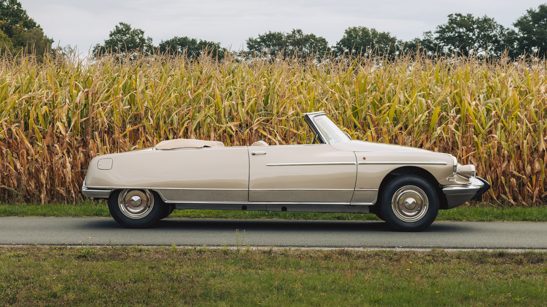 Broad Arrow Auctions | 1966 Citroën DS 21 Cabriolet Palm Beach by Chapron