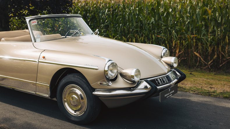 Broad Arrow Auctions | 1966 Citroën DS 21 Cabriolet Palm Beach by Chapron