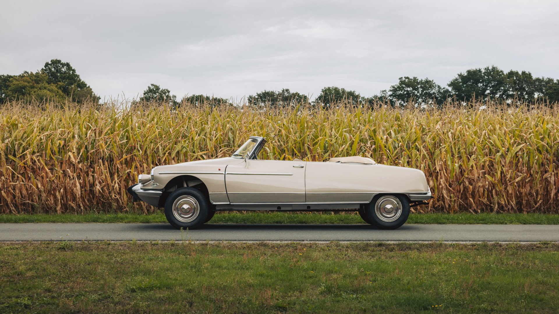 Broad Arrow Auctions | 1966 Citroën DS 21 Cabriolet Palm Beach by Chapron