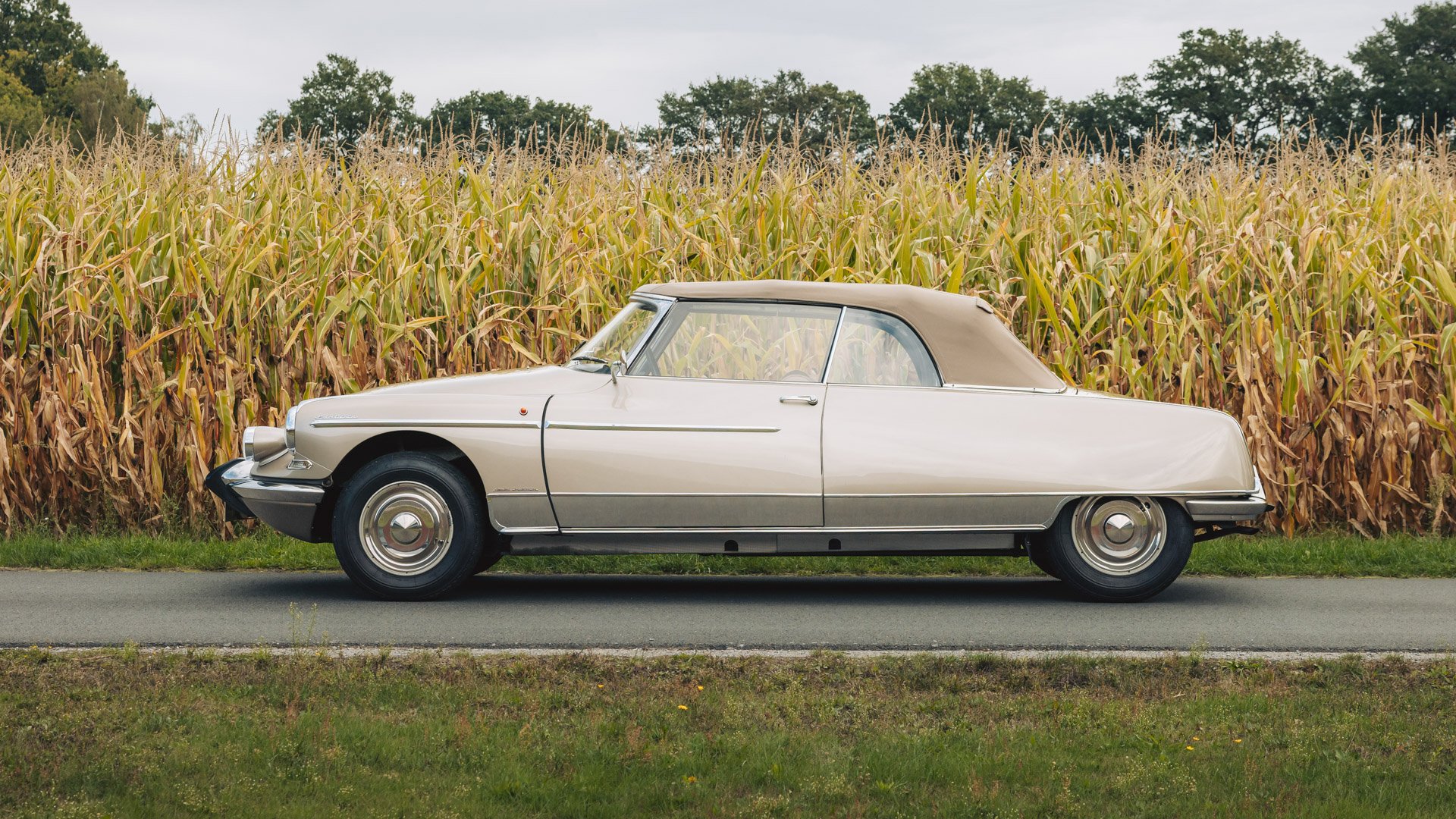 Broad Arrow Auctions | 1966 Citroën DS 21 Cabriolet Palm Beach by Chapron