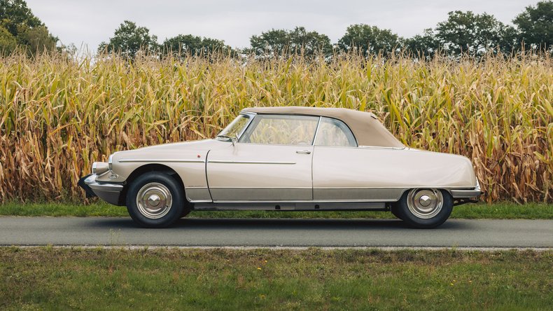 Broad Arrow Auctions | 1966 Citroën DS 21 Cabriolet Palm Beach by Chapron