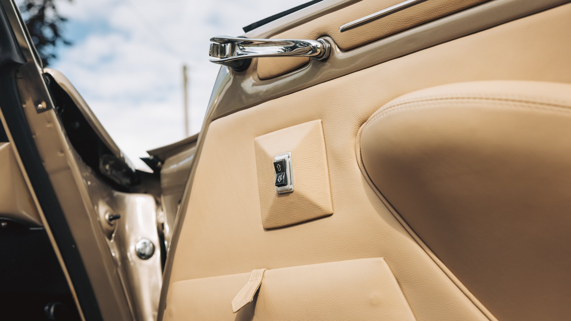 Broad Arrow Auctions | 1966 Citroën DS 21 Cabriolet Palm Beach by Chapron