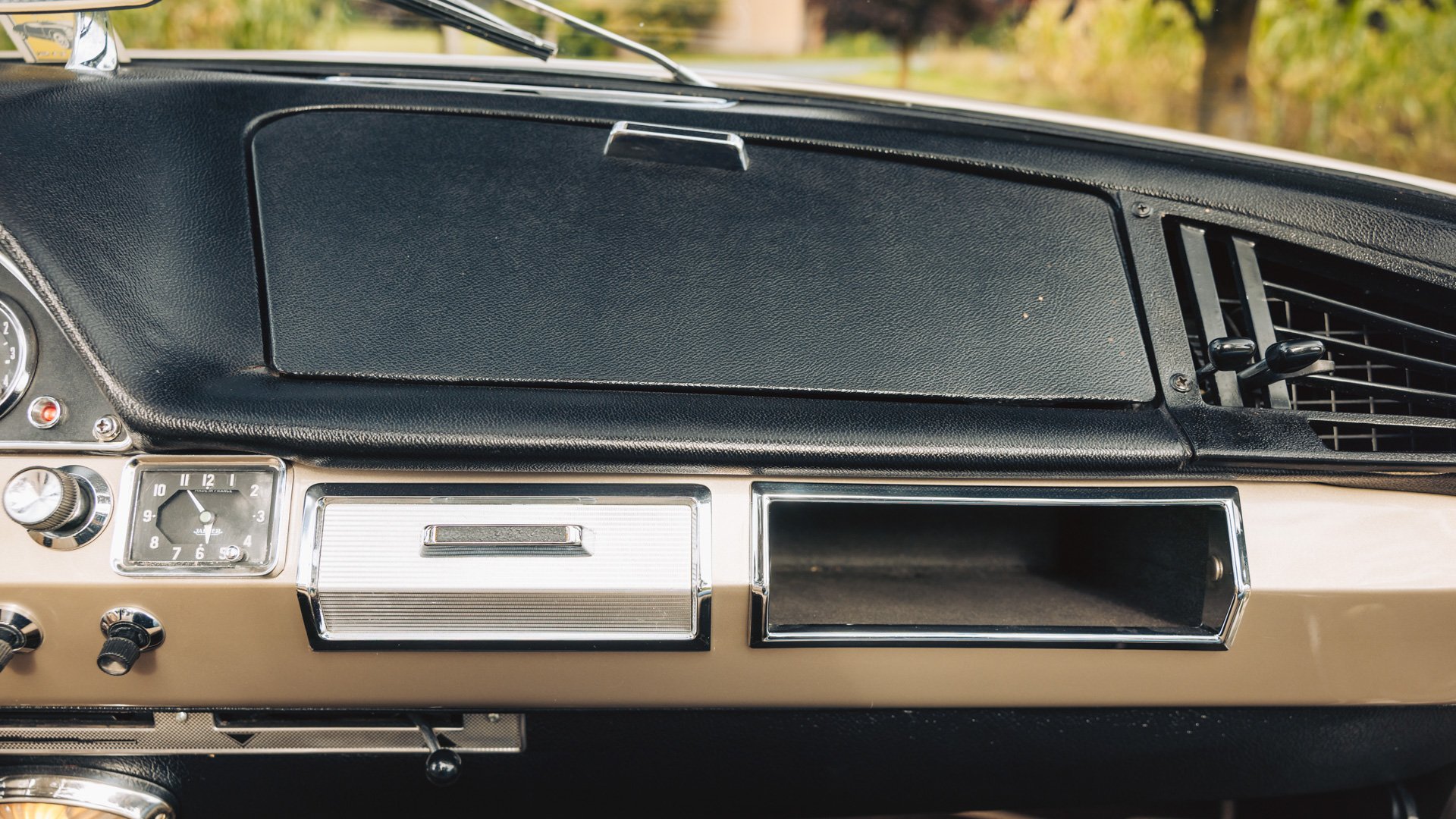 Broad Arrow Auctions | 1966 Citroën DS 21 Cabriolet Palm Beach by Chapron