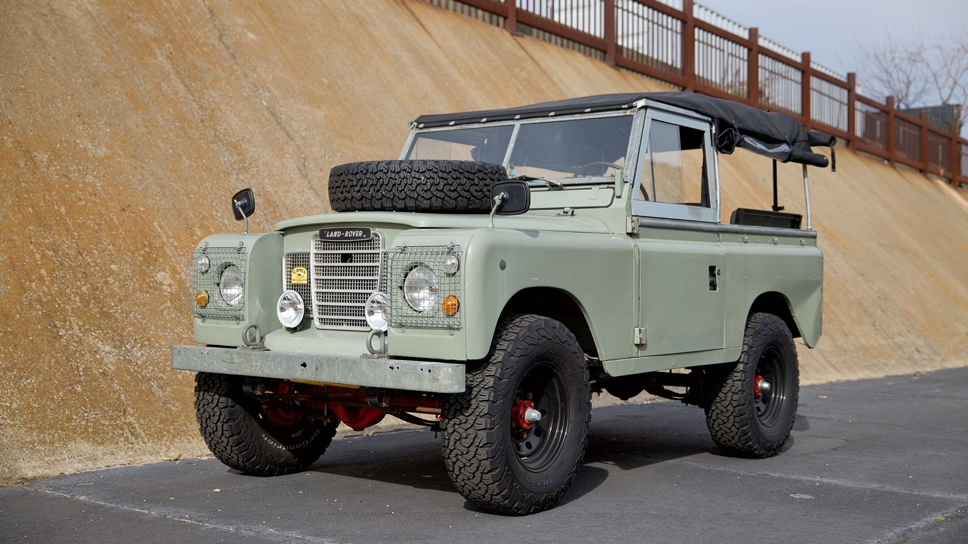 1977 Land Rover Series III 88 | The Amelia Auction | Collector Car Auctions  | Broad Arrow Auctions